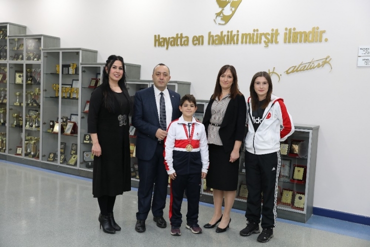 Sanko Okulları Sporcusu Efe Sözmen Teniste Birinci Oldu