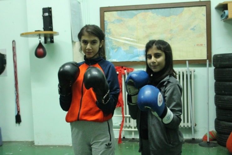 Evdeki Rekabeti Ringe Taşıdılar