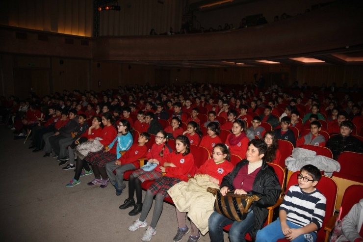 70 Bin Çocuk Hayatlarında İlk Kez Tiyatro Keyfi Yaşadı