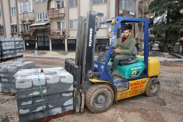 Kurtuluş Mahallesinde 35 Sokakta Asfalt Çalışması Devam Ediyor