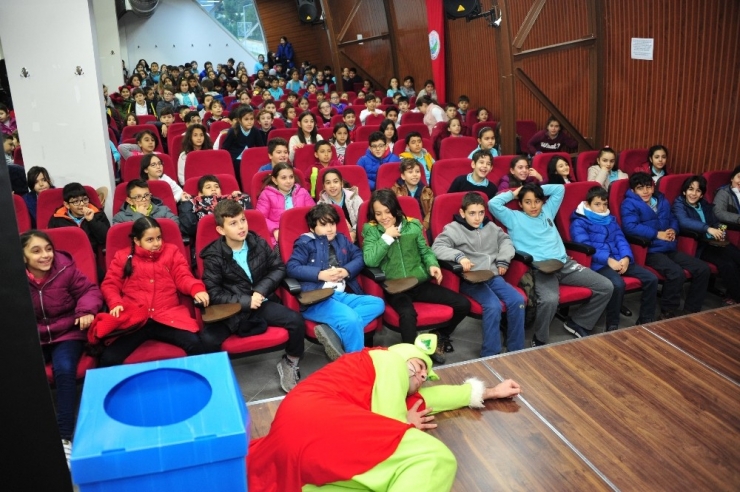 Minikler, Tiyatro İle Geri Dönüşümü Öğreniyor