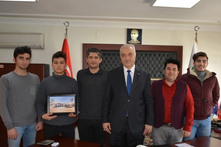 Okulları Donatan Meslek Lisesi Öğrencilerine Tatlıoğlu’ndan Destek