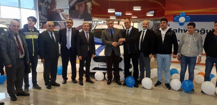 Nazilli Mesleki Ve Teknik Lisesi Öğrencileri Derslerini Son Model Arabayla İşleyecek