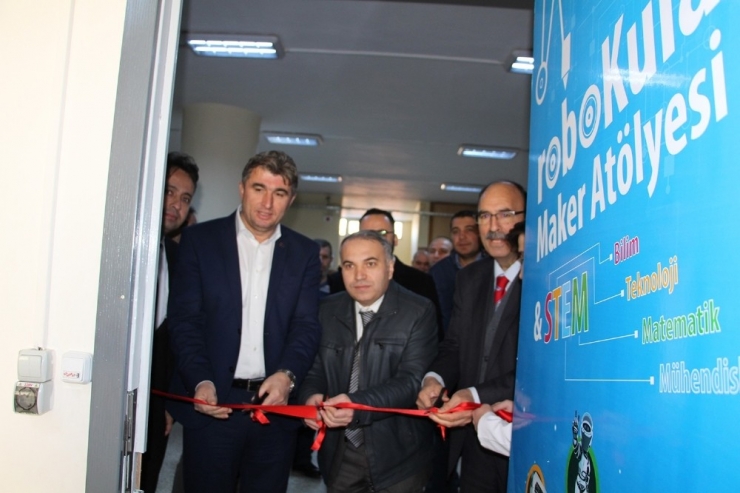 Kula’da ’Robokula Maker’ Atölyesi Açıldı