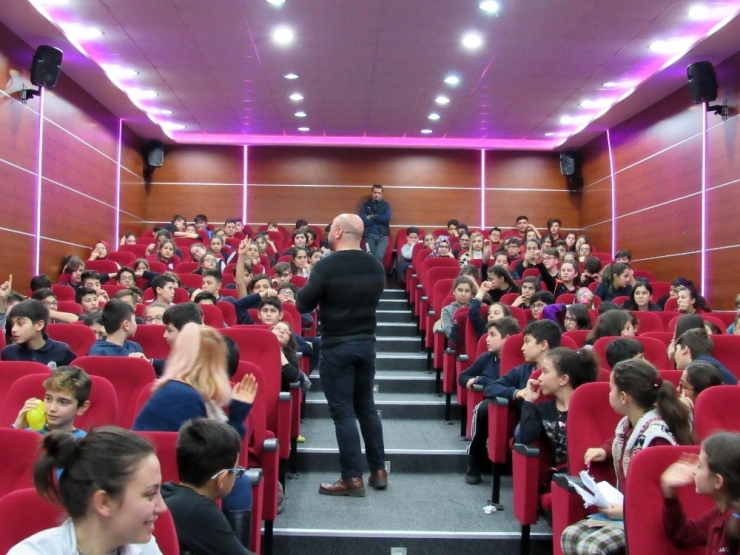 Öğrencilere Bağımlılıkla Mücadele Eğitimi Verildi