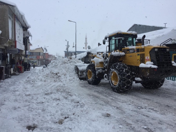 Kar Nedeniyle Kapanan O Köyün Yolu Açıldı