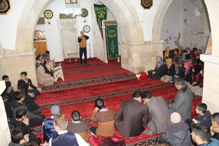 İmam Hatipliler, Tarihi Camide Yarıştı