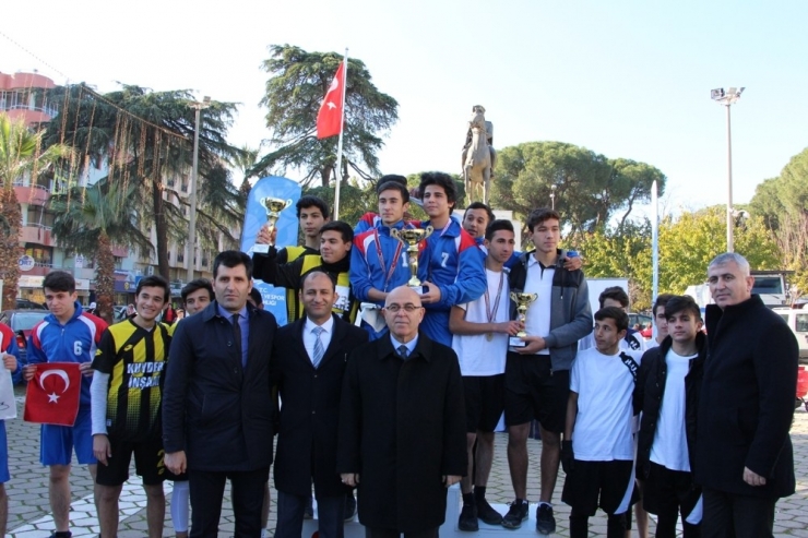 Ata’yı Anmak İçin Koştular