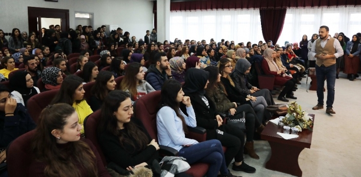 Etkili İletişim Ve Beden Dili Seminerine Öğrencilerden Yoğun İlgi