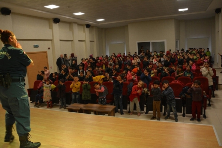 Belen’de Jandarmadan Çocuklara Trafik Eğitimi