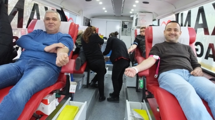 Burhaniyeliler Kan Bağışında Örnek Oldu