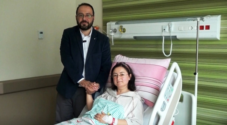 Karın Ağrısı Şikayetiyle Geldi, Karnından 6 Kiloluk Kitle Çıktı