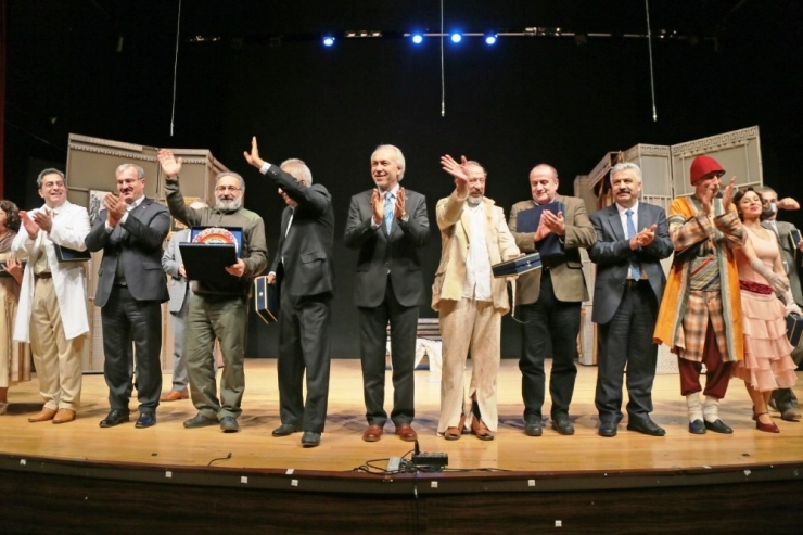 Kütahya’da Komik-i Şehir Naşit Bey Tiyatro Gösterimi