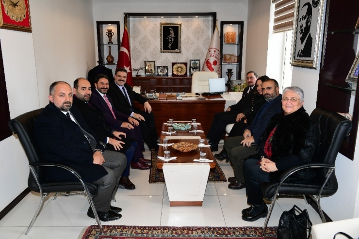 Rektör Çomaklı Seyitgazi Kaymakamı Demirkol’u Ziyaret Etti