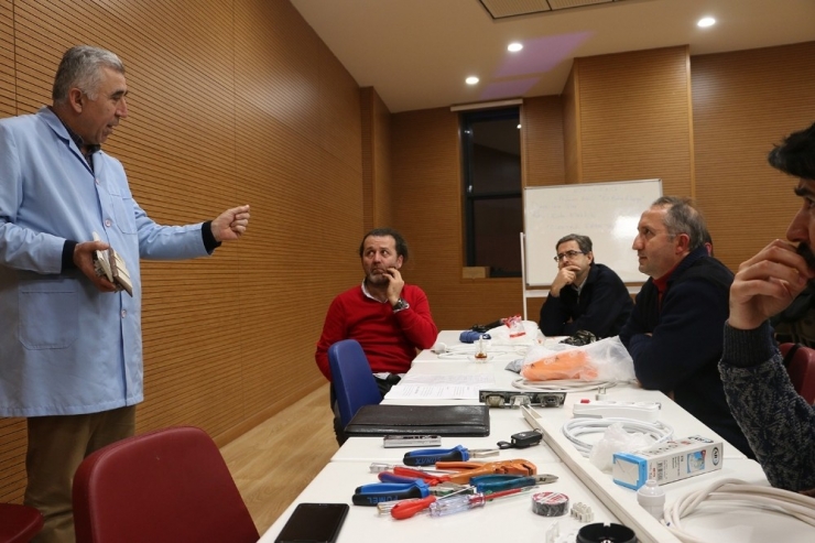 En Baba Atölye’de Konu Elektrik Tesisatı