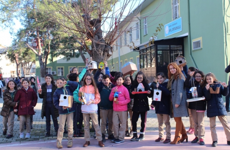 Spil Ortaokulu Öğrencileri Kuşlara Umut Oldu