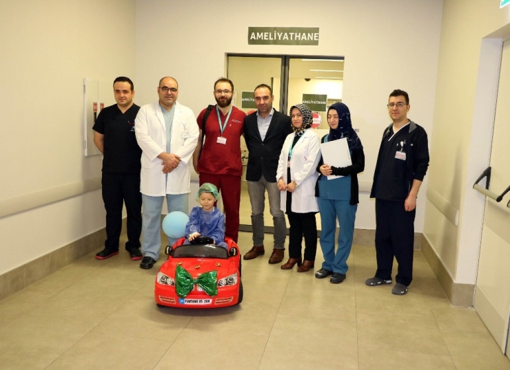 Çocuklar Ameliyata Akülü Araba İle Gidiyor