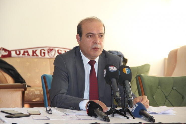 Sebahattin Devecioğlu: “En Önemli Problem Futbolcular Ve Teknik Heyeti Tutmak”