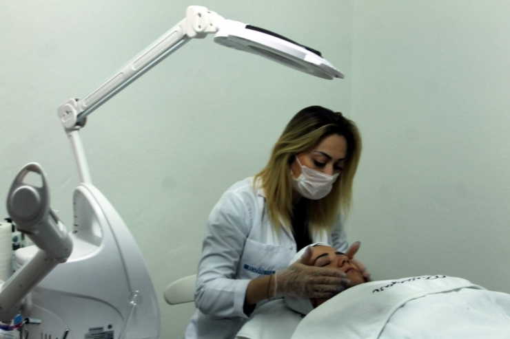 Güneydoğulu Kadınlar İçin İzmir’den Gelip Siirt’te Güzellik Salonu Açtı