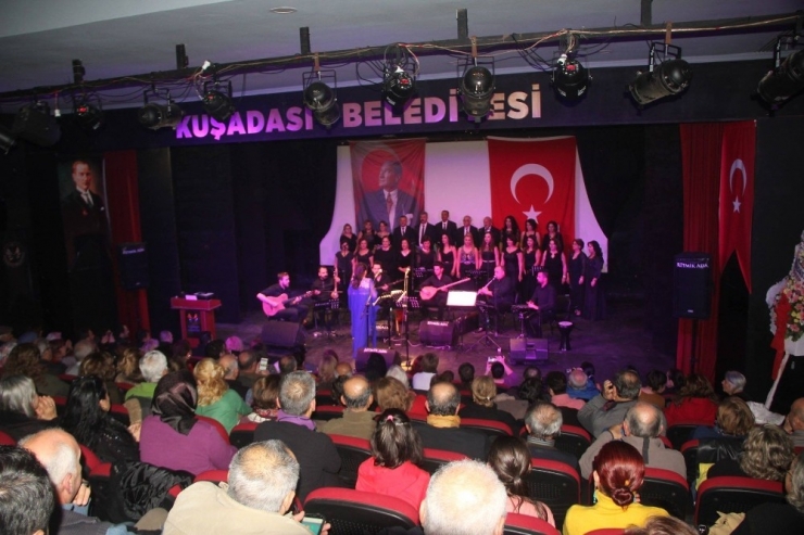 Kuşadası’nda Halk Müziği Korosundan Yeni Yıla Merhaba Konseri