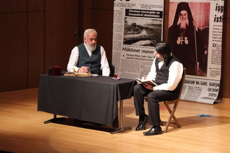 Mehmet Akif Ersoy’un Tiyatro Oyunu Duygulandırdı