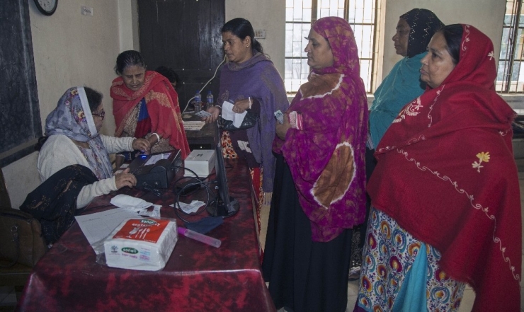 Bangladeş Yoğun Güvenlik Önlemleri Altında Sandık Başında