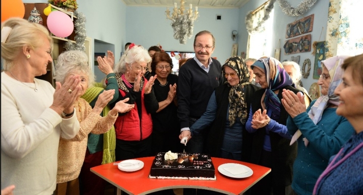 Yaşlı Evi’nde Erken Yılbaşı