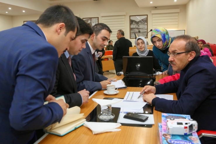 Vali Yavuz, Vatandaşları Dinlemeye Devam Ediyor