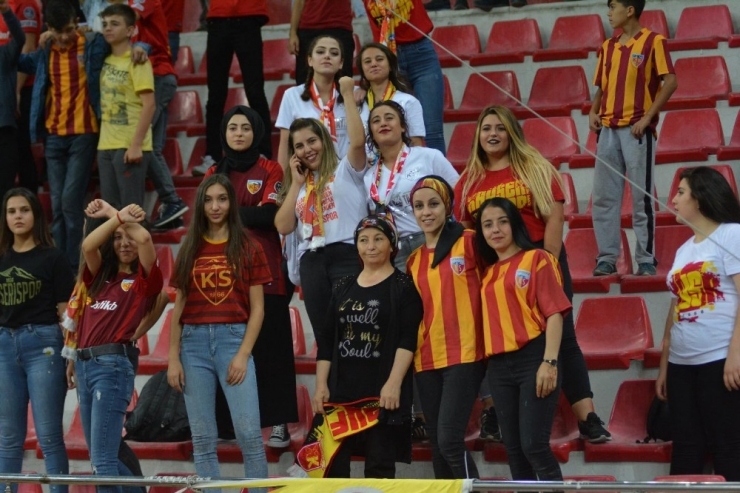 Kayserispor 85 Bin Taraftara Oynadı