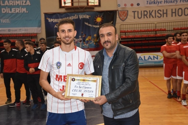 Türkiye Hokey Süper Ligi’nde En İyi Oyuncu Celal Aydın