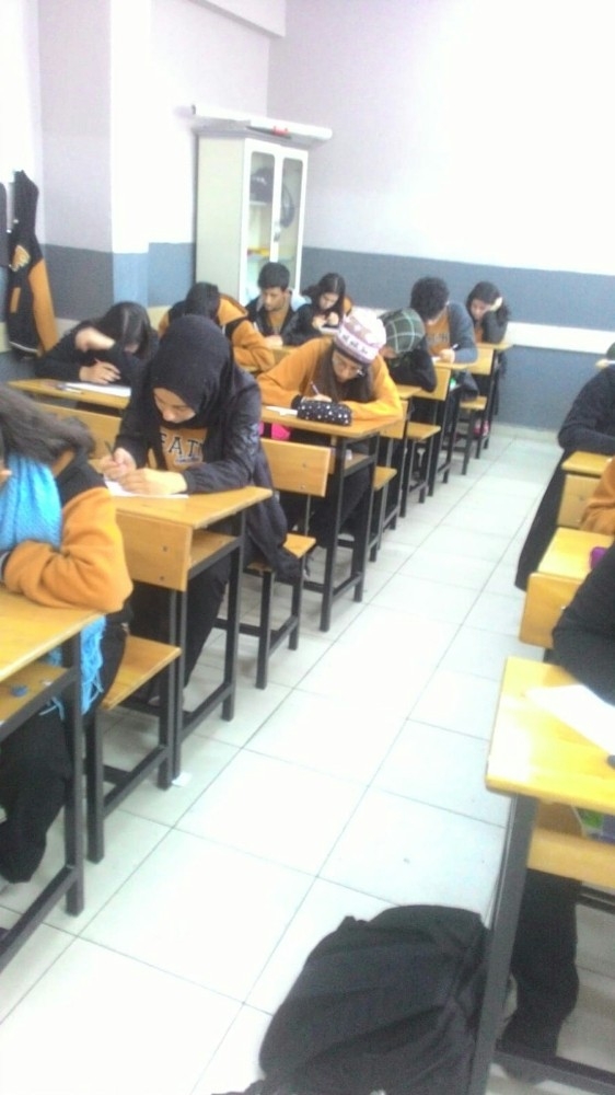 Bakan Selçuk’un Sözünden Etkilenen Lisede Gözetmensiz Sınav