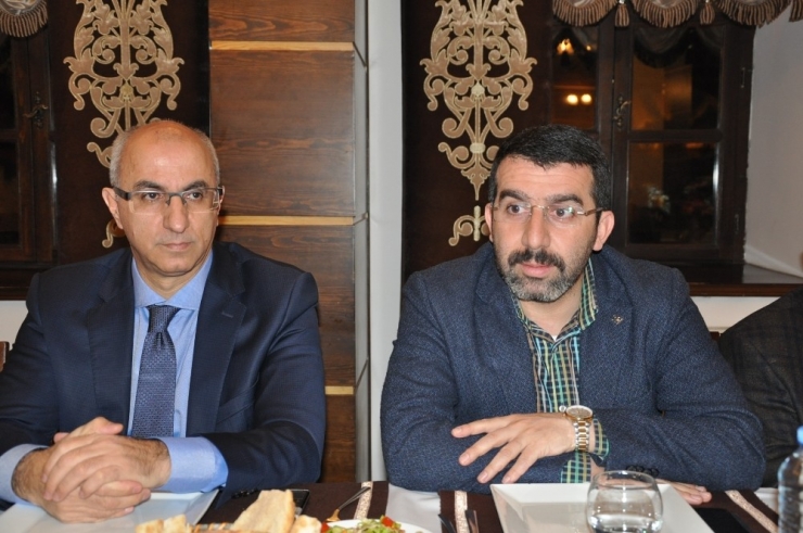 Ak Parti Kars Yönetimi Ve Belediye Başkan Adayı Basınla Buluştu
