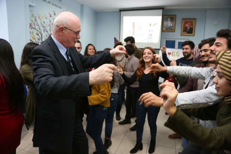 Başkan Kurt, Yeni Yılı Gençlerle Kutladı