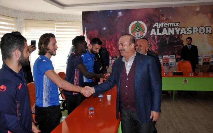 Bakan Çavuşoğlu’ndan Alanyaspor’a Ziyaret