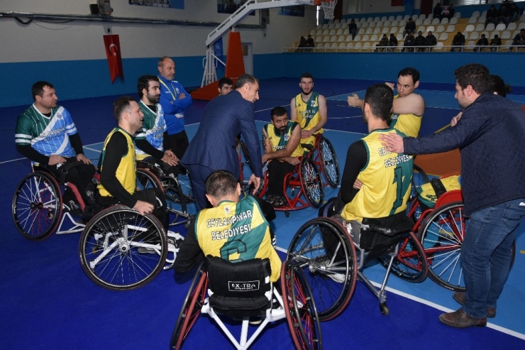 Engelsiz Ceylanlar’dan Başkan Atilla’ya Yeni Yıl Hediyesi