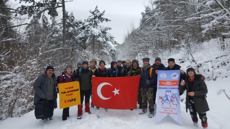 Soğuk Havada Yürüdüler