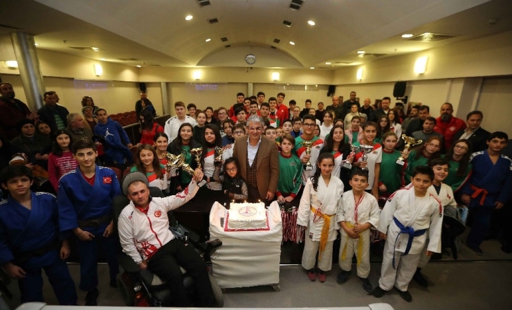 Şampiyonlardan Yeni Yıl Kutlaması