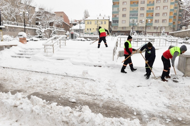Yakutiye, Kar Çalışmalarına Devam Ediyor