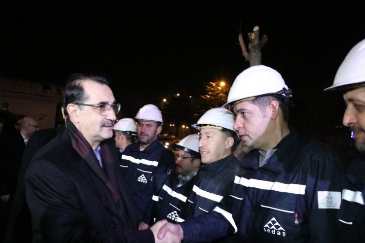 Enerji Bakanı Dönmez Yeni Yıla Elektrik Ve Doğalgaz Çalışanlarıyla Girdi