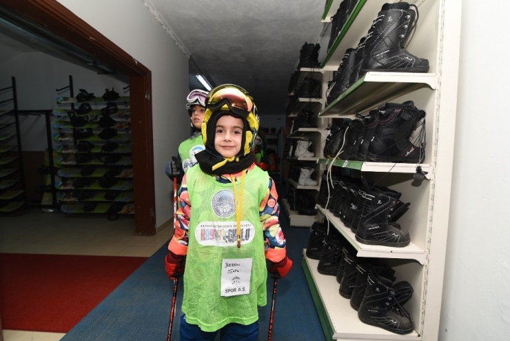 Türkiye’nin En Büyük Kayak Okulu Spor Aş’de