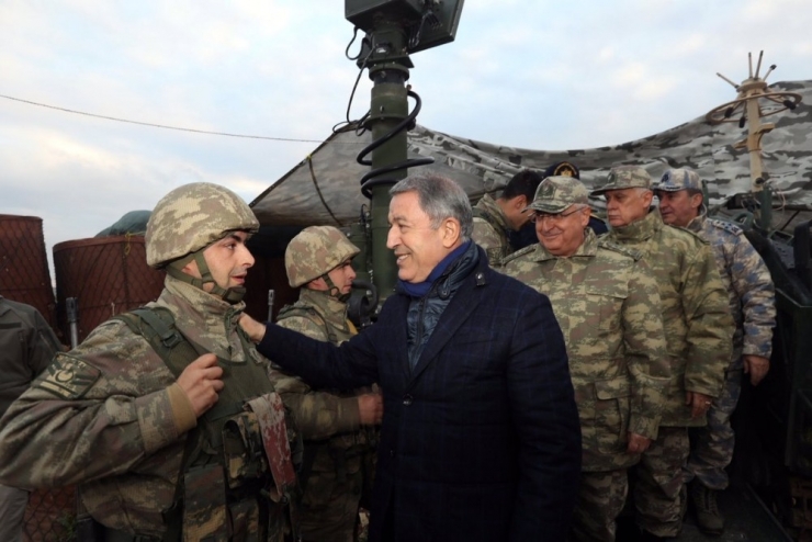 Bakan Akar Ve Kuvvet Komutanları Yılın Son Gününde Suriye Sınırını Ziyaret Etti