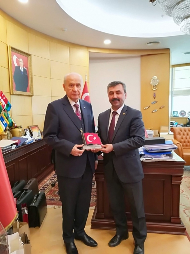 "Devlet Bahçeli, Bizlerin Öğretmenidir"