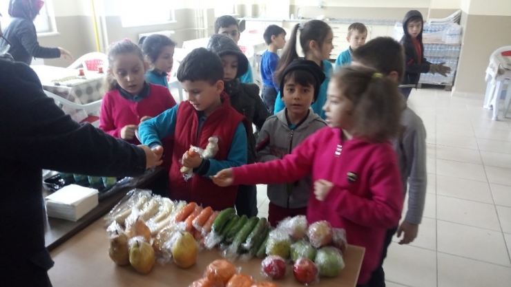Düzce’de Okul Kantinlerinde Meyve Ve Sebze Dönemi
