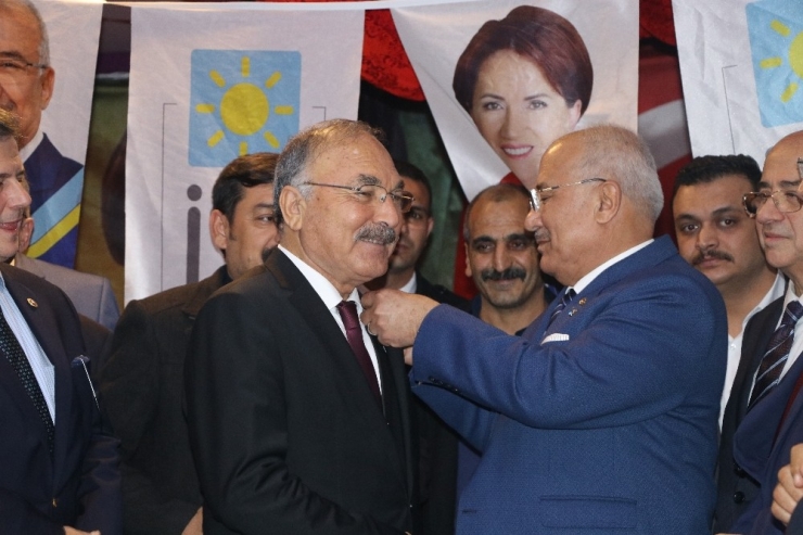 Mhp’den İstifa Eden Mersin Büyükşehir Belediyesi Meclis Üyeleri İyi Parti’ye Geçti