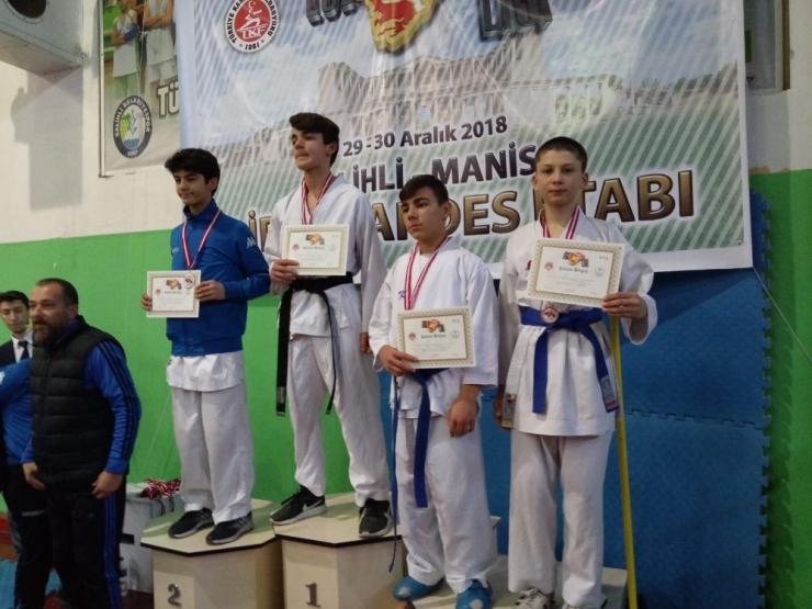 Kareteciler Sandıklı’ya 8 Madalya Kazandırdı