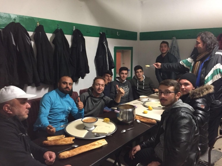 Galibiyeti Arabaşı İle Kutladılar