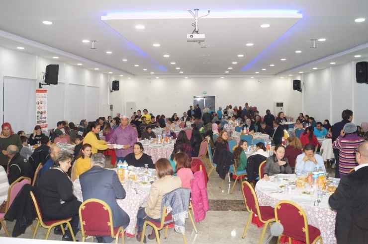 Cinbir, Silifke Ailem Projesi’ne Katılanlarla Buluştu