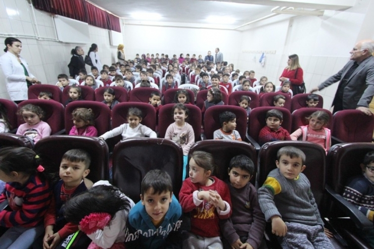 Bayburt Belediyesi’nden Okullarda Hacivat Karagöz Oyunu