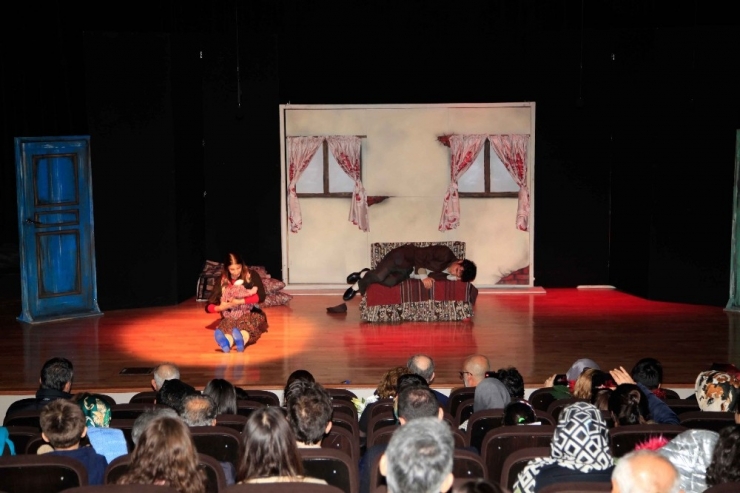 ‘Ana Hanım Kız Hanım’ Necip Fazıl’da Sahne Aldı