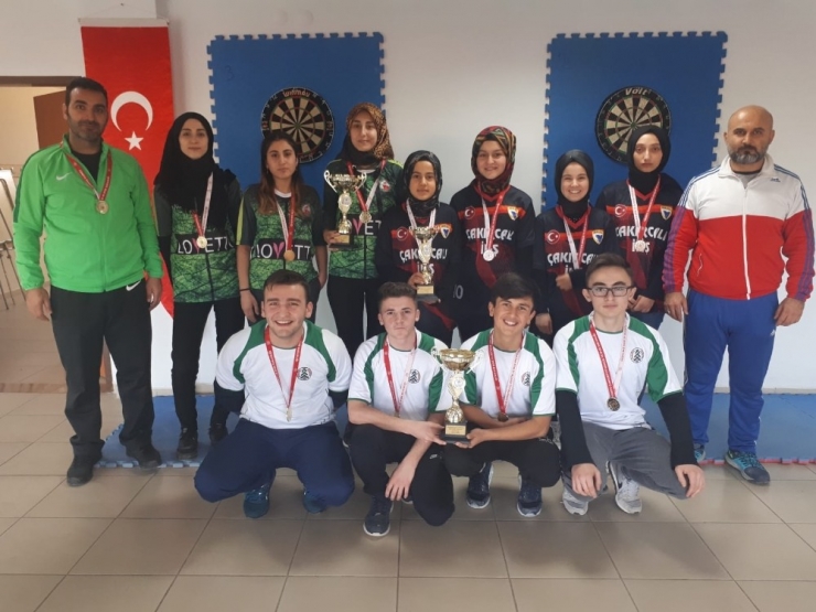 Dursunbeyli Öğrenciler Dart Turnuvasına Damga Vurdu